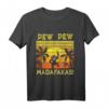 Vintage Monkey Pew Pew Madafakas T-Shirt – Lustiges Affen mit Pistolen Design, Perfekt als Geschenk zum Geburtstag, Weihnachten oder Vatertag