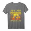 Vintage Monkey Pew Pew Madafakas T-Shirt – Lustiges Affen mit Pistolen Design, Perfekt als Geschenk zum Geburtstag, Weihnachten oder Vatertag