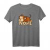 Lustiges 'Nope' Affen T-Shirt – Süßes Geschenk für Faulpelze, Tierliebhaber & Schwarzer Humor für Mann, Frau, Kind