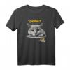 „Die perfekte Katze für mich“ British Kurzhaar T-Shirt – Klassisch geschnitten, doppelt genähter Saum für Katzenliebhaber