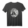 Katzen auf Baum bei Mond – Katzenliebhaber T-Shirt für Tierfreunde und Katzenfans