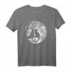Katzen auf Baum bei Mond – Katzenliebhaber T-Shirt für Tierfreunde und Katzenfans