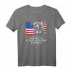 American Staffordshire Terrier Mom T-Shirt mit Amerika Fahne – Stolzes Hundeliebhaber-Design für Züchter, Spaziergänge & Hundeschule