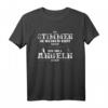 Fischen Angel Rute Stimmen in meinem Kopf ich soll angeln T-Shirt – Lustiges Angler Geschenk für Fischer, Väter & Opas zu Weihnachten, Ostern & Geburtstag