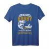 Herren Angeln Ist Mein Lebenstiel - Lustiges Fischer Spruch T-Shirt als Geschenk für Angler, Papa, Bruder & Opa