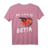 My Life is Betta - Lustiges Kampffisch Geschenk für Aquarianer und Aquascaper | Perfektes Hobbyzubehör & Geschenkidee