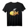 Be Diffenent Goldfisch Hai T-Shirt mit Haiflosse - Lustiges Meerestier Design für Kinder, Damen und Herren, Perfekt als Geschenk für Fisch- und Hai-Fans