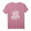Never Giveup T-Shirt mit Arabischer Schrift - Motivationsshirt für Durchhaltevermögen & Kulturliebhaber
