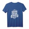 Never Giveup T-Shirt mit Arabischer Schrift - Motivationsshirt für Durchhaltevermögen & Kulturliebhaber