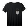 Süßer Riesen-Schnauzer Brust-Tasche Pocket T-Shirt für Hundebesitzer & Hundeliebhaber – Perfektes Geschenk zum Mutter- & Vatertag