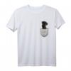 Süßer Riesen-Schnauzer Brust-Tasche Pocket T-Shirt für Hundebesitzer & Hundeliebhaber – Perfektes Geschenk zum Mutter- & Vatertag