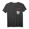 Zwergpinscher Miniature Pinscher Brust-Tasche Pocket Minpin T-Shirt – Perfektes Geschenk für Hundeliebhaber & Züchter