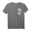 Malteser Maltese Brust-Tasche Pocket Hundebesitzer T-Shirt – Perfektes Geschenk für Hundeliebhaber & Züchter, ideal für Hundeschule & Spaziergänge