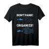 Don't Panic Organize Fischschwarm Hai T-Shirt – Mut, Organisation & Meeresmotivation für Fisch- und Meeresliebhaber
