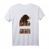 Herren Shirt 'This Bear Needs Coffee' in verschiedenen Farben - Lustiges Kaffee & Bär T-Shirt, perfekte Geschenkidee für Kaffeeliebhaber, Verschläfer & Freunde