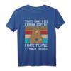 Drink Coffee I Hate People And I Know Things Bär Geschenk T-Shirt – Lustiges Kaffee T-Shirt für Morgenmuffel und Büro-Kollegen zum Geburtstag, Weihnachten & besonderen Anlässen