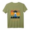 Lustiges Alien Abduction Malinois Dutch Shepherd UFO T-Shirt – Vintage Stil für Hundeliebhaber & Alien Fans