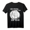 Vier Pfoten, Zwei Füße - Ein Team Katzen T-Shirt für Katzenliebhaber und Fans - Lustiges Geschenk für Tierfreunde