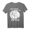 Vier Pfoten, Zwei Füße - Ein Team Katzen T-Shirt für Katzenliebhaber und Fans - Lustiges Geschenk für Tierfreunde