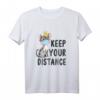 Damen Lustiges Bengal Katze mit Schutzmaske Keep your Distance T-Shirt – Perfektes Design für Katzenliebhaberinnen, Damen und Katzenbesitzer