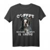 Kaffee Humor Lustiges Sarkasmus Boston Terrier T-Shirt – Witziges Hundemotiv für Tierliebhaber und Kaffeefans