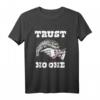 Trust no one - Vertraue niemandem T-Shirt mit Schlangen Muster, gesellschaftskritisches Statement für Skeptiker