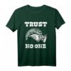 Trust no one - Vertraue niemandem T-Shirt mit Schlangen Muster, gesellschaftskritisches Statement für Skeptiker
