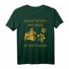 Ich mag Tattoos und Hunde und vielleicht 3 Menschen T-Shirt – Originelles Geschenk für Geburtstag, Feiertage & besondere Anlässe