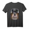 Mürrische englische Bulldogge im Motorrad Sturzhelm T-Shirt – Lustiges Tiermotiv für Hundeliebhaber und Motorradfans