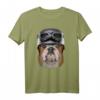 Mürrische englische Bulldogge im Motorrad Sturzhelm T-Shirt – Lustiges Tiermotiv für Hundeliebhaber und Motorradfans