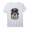 Mürrische englische Bulldogge im Motorrad Sturzhelm T-Shirt – Lustiges Tiermotiv für Hundeliebhaber und Motorradfans