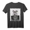 Staffordshire Bullterrier mit Halsband im Hunde-Gefängnis T-Shirt – Lustiges Geschenk für Hundeliebhaber, Züchter & Hundebesitzer zu Geburtstag, Weihnachten und Welpenwurf