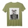 Staffordshire Bullterrier mit Halsband im Hunde-Gefängnis T-Shirt – Lustiges Geschenk für Hundeliebhaber, Züchter & Hundebesitzer zu Geburtstag, Weihnachten und Welpenwurf