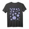 Polka Dot Hellviolette Blase Dalmatiner Punkte T-Shirt – Abstraktes, modisches Design für Hundeliebhaber und Trendsetter