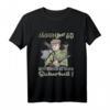 Geschenk Jäger Geburtstag über 60 Jahre Herren T-Shirt – Klassisch geschnitten mit Hochsitz und Hund als Natur- und Jagdgeschenk