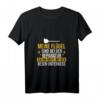Damen Engel Flügel Hexen Besen T-Shirt mit lustigem Spruch – Humorvolles Damen Shirt für Alltag & Arbeit