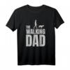 The Walking Dad - Lustiges Hundepapa T-Shirt für Vatertag, Geburtstag & Weihnachten, perfekt für Hunde- und Serienfans