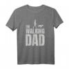 The Walking Dad - Lustiges Hundepapa T-Shirt für Vatertag, Geburtstag & Weihnachten, perfekt für Hunde- und Serienfans