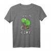 Born to Bike Fahrrad T-Shirt mit Frosch Motiv – Lustiges Comic Style Radfahrer Shirt für Kinder, Teens & Erwachsene, Perfektes Geschenk zu Weihnachten & Geburtstag