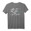Gegen den Strom schwimmen Fische im Meer T-Shirt - Inspirierendes Motiv für Mutmacher und Andersdenkende mit Rückenprint