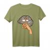 Inked Woman T-Shirt mit Gepard- und Leopardenmuster | Lippen Kussmund Design für starke, tätowierte Frauen – Statement Mode & Geschenk