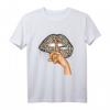 Inked Woman T-Shirt mit Gepard- und Leopardenmuster | Lippen Kussmund Design für starke, tätowierte Frauen – Statement Mode & Geschenk