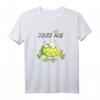 Kiss Me Frosch T-Shirt – Lustiges Tiermotiv im Comic Style für Kinder, Teens & Erwachsene, perfektes Geschenk zu Weihnachten & Geburtstag