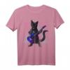 Schwarze Katze spielt die E-Gitarre T-Shirt – Retro 80er/90er Jahre Rock-Design für Katzen- und Musikfans