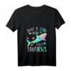 Nur ein Mädchen, das Haie liebt - Für Hai-Liebhaber T-Shirt mit V-Ausschnitt, perfektes Geschenk für Frauen & Mädchen