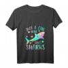Nur ein Mädchen, das Haie liebt - Für Hai-Liebhaber T-Shirt mit V-Ausschnitt, perfektes Geschenk für Frauen & Mädchen
