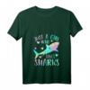 Nur ein Mädchen, das Haie liebt - Für Hai-Liebhaber T-Shirt mit V-Ausschnitt, perfektes Geschenk für Frauen & Mädchen