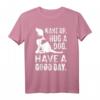 Aufwachen Umarmen Hund T-Shirt - Guter Tag Haustier Welpe Motiv für Tierliebhaber und Hundebesitzer