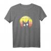 Katzenmotiv mit schwarzer Katze vor retro Sonne - Stylisches T-Shirt für Katzenmamas, Katzenpapas & Katzenliebhaber