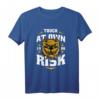 Hund Bulldog Terrier Rottweiler Begleiter T-Shirt - Humorvolles Design 'touch at own risk' für Hundeliebhaber und Hundebesitzer